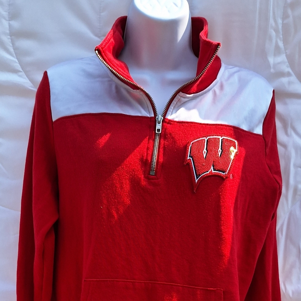 PINK Victoria's Secret 5th & Ocean Wisconsin Badgers 1/4 Zip Sweatshirt, Medium